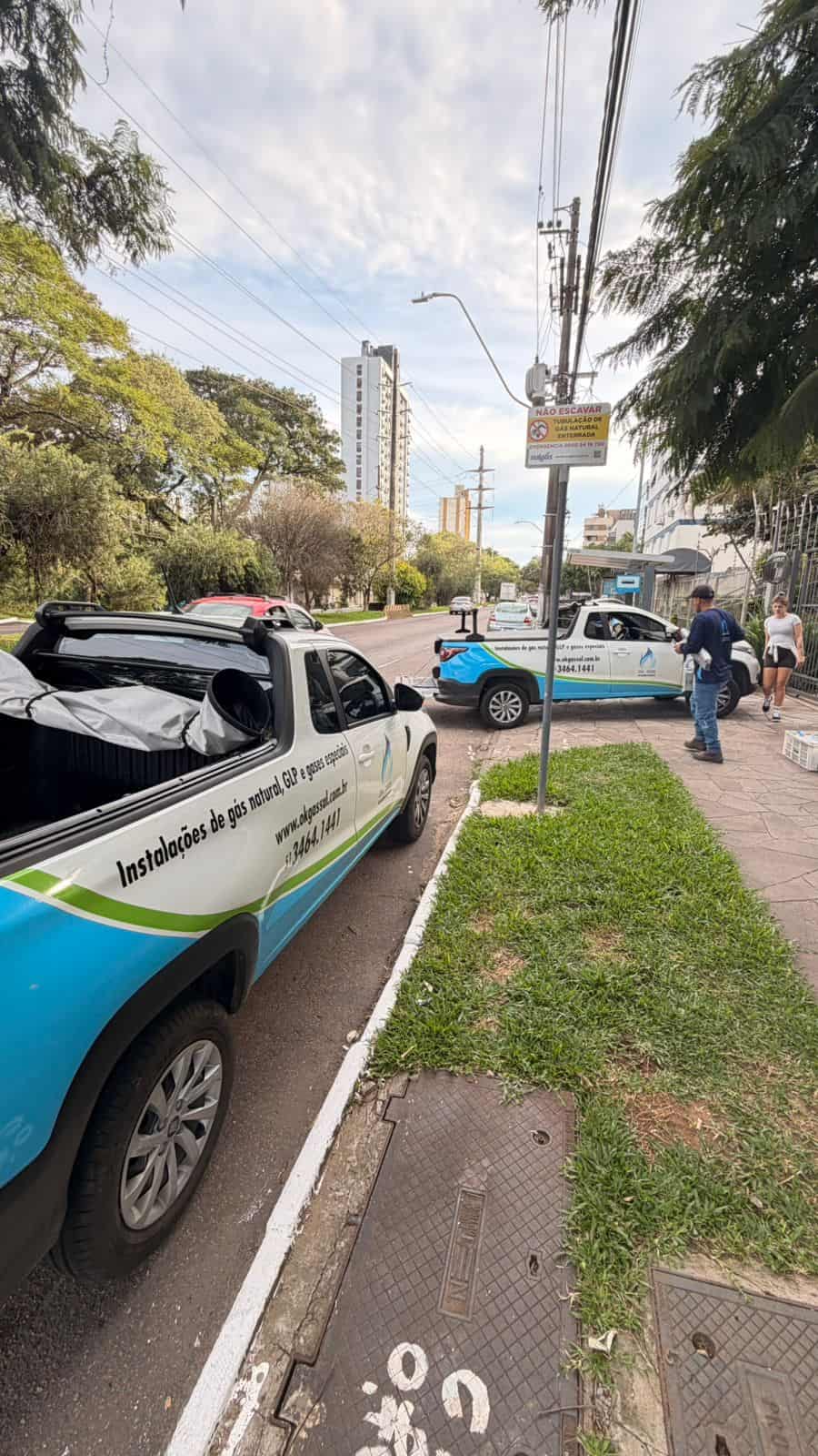 Veículos Ok Gás em atendimento em via urbana